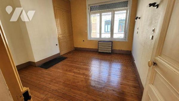 ROSENDAEL CENTRE

MAISON A RENOVER
Maison de Maître avec carrelage d'époque et beaux planche...