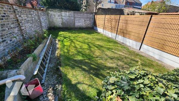 ROSENDAEL CENTRE

MAISON A RENOVER
Maison de Maître avec carrelage d'époque et beaux planche...