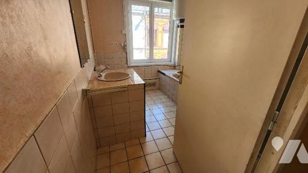 ROSENDAEL CENTRE

MAISON A RENOVER
Maison de Maître avec carrelage d'époque et beaux planche...