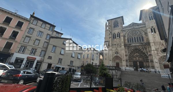 Location Local commercial 1 pièce 70 m² - Vienne 38200