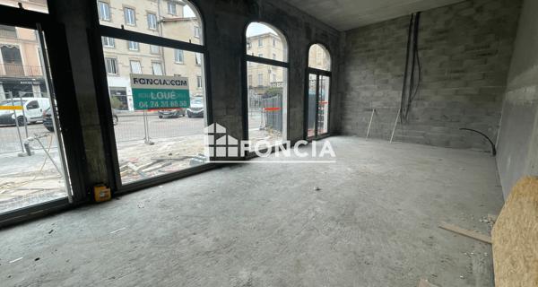 Location Local commercial 1 pièce 70 m² - Vienne 38200