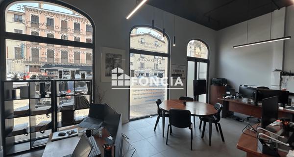 Location Local commercial 1 pièce 70 m² - Vienne 38200