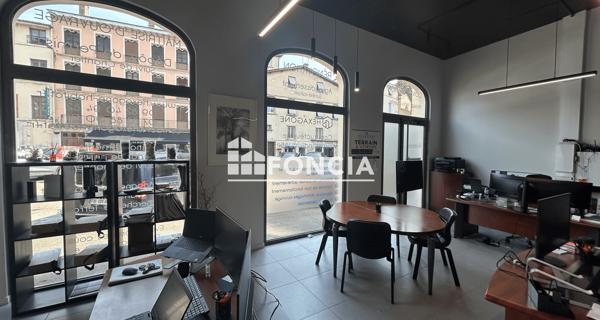 Location Local commercial 1 pièce 70 m² - Vienne 38200