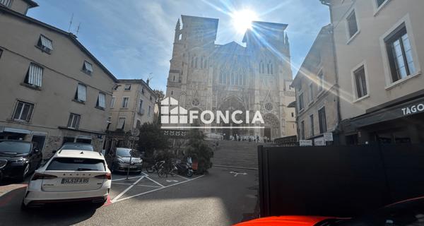 Location Local commercial 1 pièce 70 m² - Vienne 38200