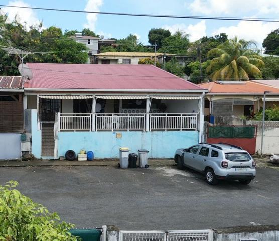 JOLIE MAISON DE VILLE A RAFRAICHIR A DILLON