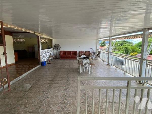 JOLIE MAISON DE VILLE A RAFRAICHIR A DILLON