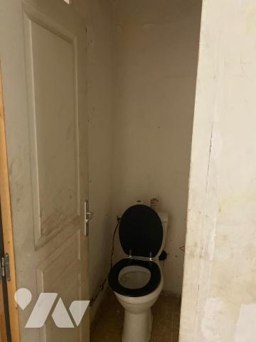 JOLIE MAISON DE VILLE A RAFRAICHIR A DILLON