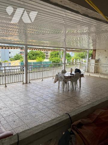 JOLIE MAISON DE VILLE A RAFRAICHIR A DILLON