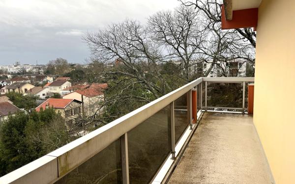 Appartement à louer    3 pièces • 68,50 m2 Talence