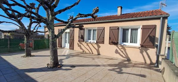 Maison plain pied avec garage, jardin, 2 chambres