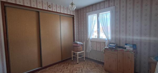 Maison plain pied avec garage, jardin, 2 chambres