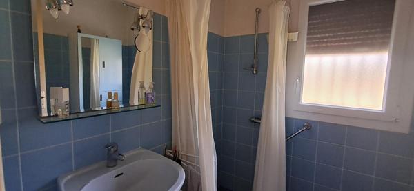 Maison plain pied avec garage, jardin, 2 chambres