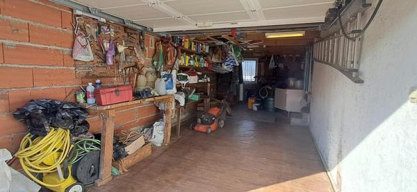 Maison plain pied avec garage, jardin, 2 chambres