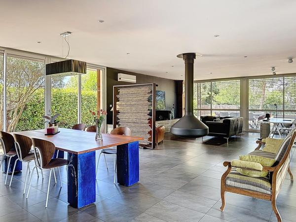 SAINT-LYS - Maison d’architecte 208 m2, baignée de lumière dans un cadre verdoyant