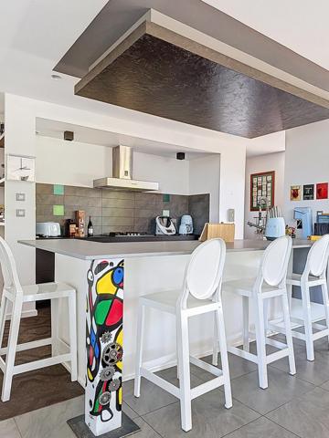 SAINT-LYS - Maison d’architecte 208 m2, baignée de lumière dans un cadre verdoyant