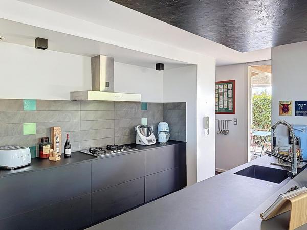 SAINT-LYS - Maison d’architecte 208 m2, baignée de lumière dans un cadre verdoyant