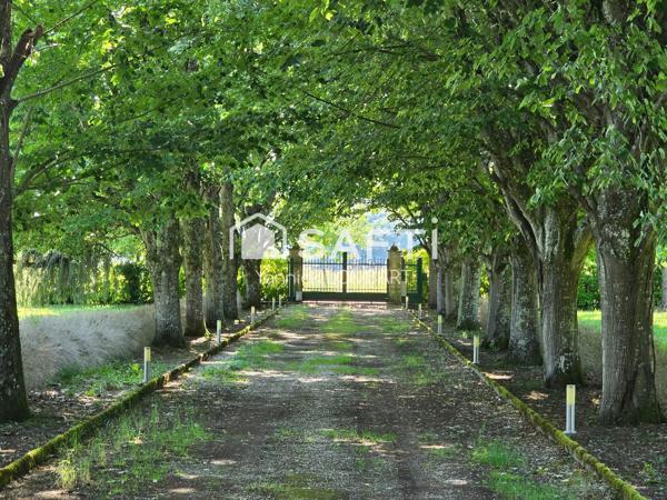 Parcelle divisible de 2 hectares (7 lots) avec propriété de caractère en pierre à 10 minutes d'Albi