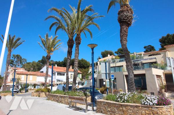 Studio à la vente de 24m2 (VUE MER) au sein d'une Résidence sécurisée à Saint-Cyr-Sur-Mer (Madrague)