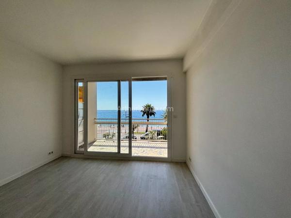 Vente                                                      Appartement
                        
                     1 pièces                      33 m2                     à Nice
