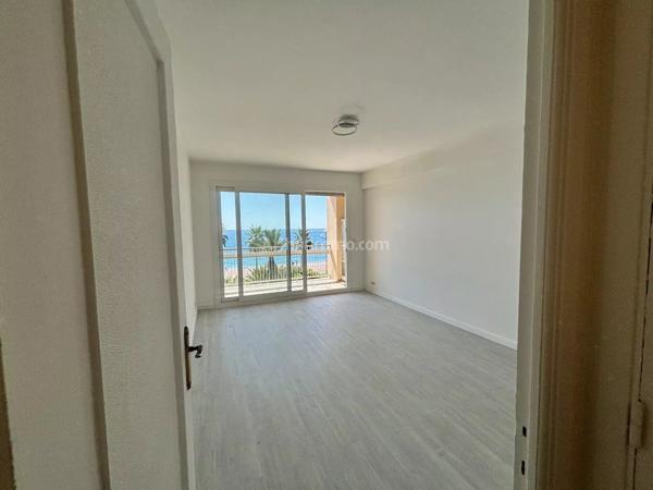 Vente                                                      Appartement
                        
                     1 pièces                      33 m2                     à Nice