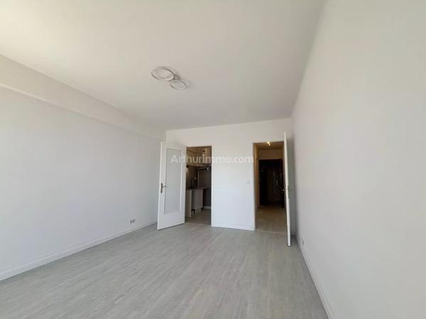 Vente                                                      Appartement
                        
                     1 pièces                      33 m2                     à Nice