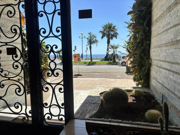 Vente                                                      Appartement
                        
                     1 pièces                      33 m2                     à Nice