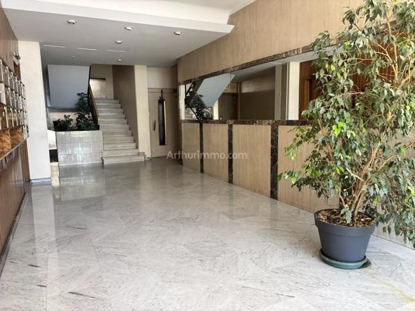 Vente                                                      Appartement
                        
                     1 pièces                      33 m2                     à Nice