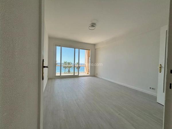 Vente                                                      Appartement
                        
                     1 pièces                      33 m2                     à Nice