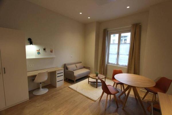 Appartement 2 pièces                                        - 44000 Nantes - VIARME Réf : 11182