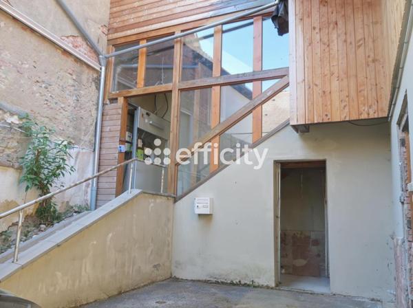 Immeuble
        
        - 460 m² 435 750 € *