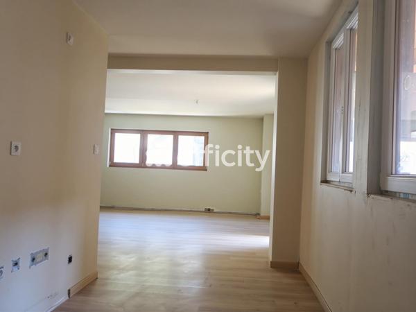 Immeuble
        
        - 460 m² 435 750 € *