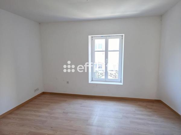 Immeuble
        
        - 460 m² 435 750 € *