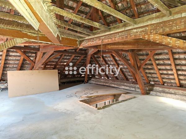 Immeuble
        
        - 460 m² 435 750 € *