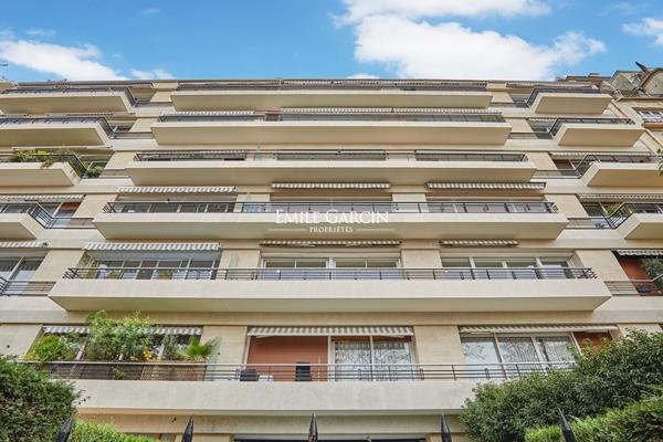 A vendre- Appartement avec terrasse - 90 m² - deux chambres -Neuilly sur Seine