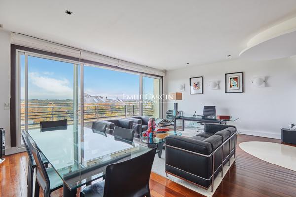 A vendre- Appartement avec terrasse - 90 m² - deux chambres -Neuilly sur Seine