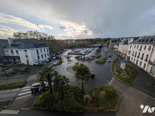 LANNION – Plein centre-ville – Immeuble avec local commercial et habitation sur parcelle constructib