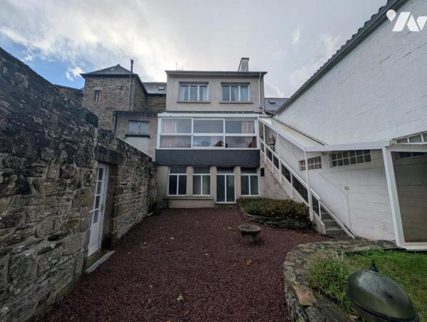 LANNION – Plein centre-ville – Immeuble avec local commercial et habitation sur parcelle constructib