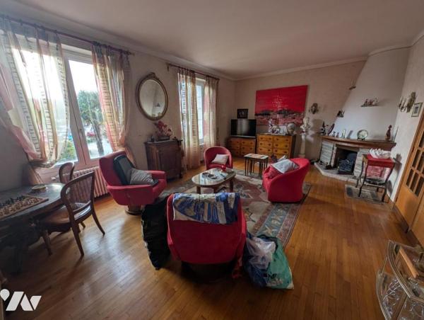 LANNION – Plein centre-ville – Immeuble avec local commercial et habitation sur parcelle constructib