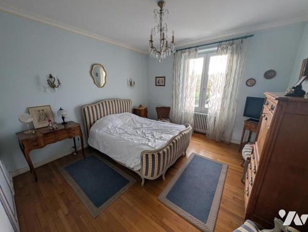 LANNION – Plein centre-ville – Immeuble avec local commercial et habitation sur parcelle constructib