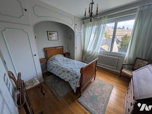 LANNION – Plein centre-ville – Immeuble avec local commercial et habitation sur parcelle constructib