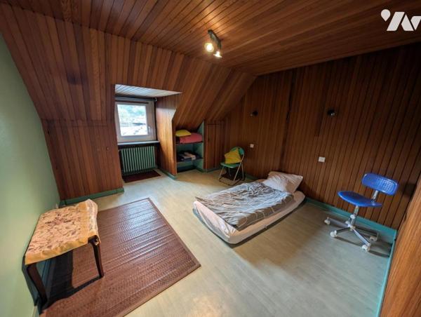 LANNION – Plein centre-ville – Immeuble avec local commercial et habitation sur parcelle constructib