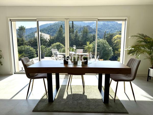 Maison
         5 pièces
        - 150 m² Bien prestige 780 000 € *