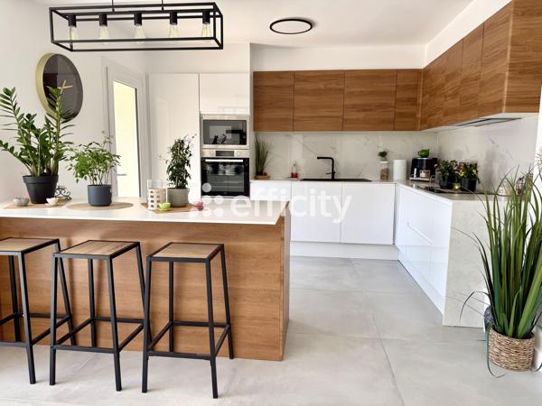 Maison
         5 pièces
        - 150 m² Bien prestige 780 000 € *