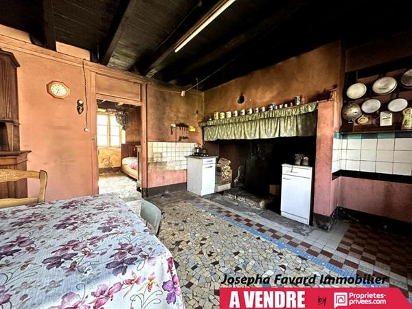 Grange de 192 m² à rénover avec  terrain 14 260 m²  à Treignac