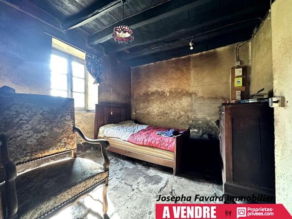 Grange de 192 m² à rénover avec  terrain 14 260 m²  à Treignac