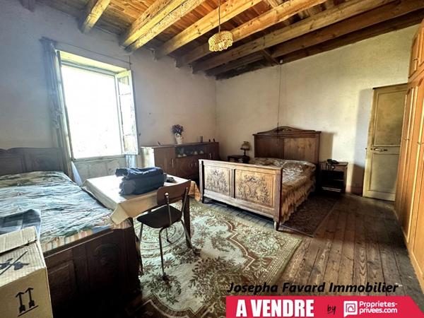 Grange de 192 m² à rénover avec  terrain 14 260 m²  à Treignac