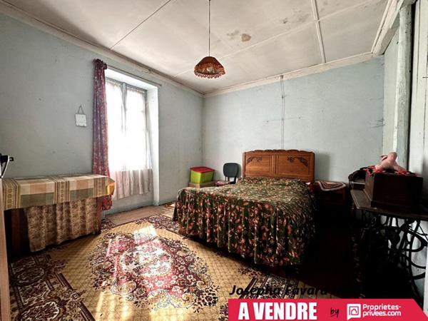 Grange de 192 m² à rénover avec  terrain 14 260 m²  à Treignac