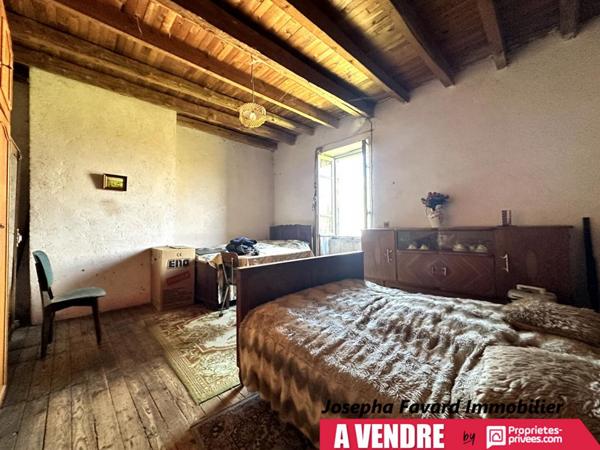 Grange de 192 m² à rénover avec  terrain 14 260 m²  à Treignac