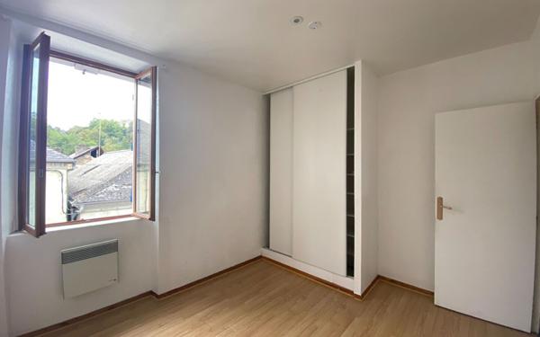 Immeuble à vendre    7 pièces •  Nay