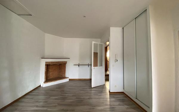 Immeuble à vendre    7 pièces •  Nay